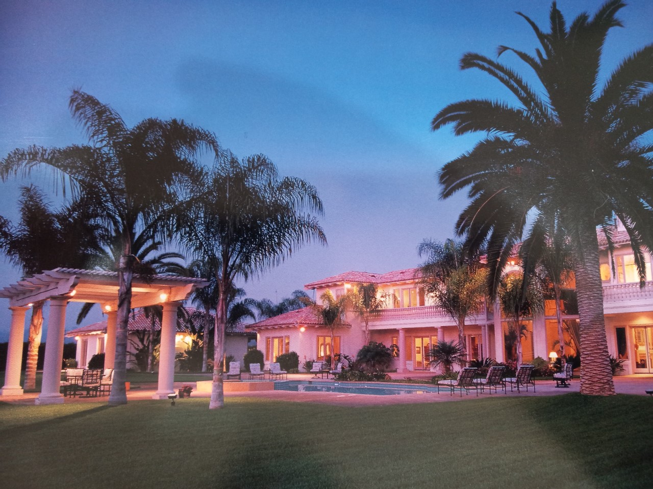 Via de Santa Fe estate with pool and landscaped grounds at dusk